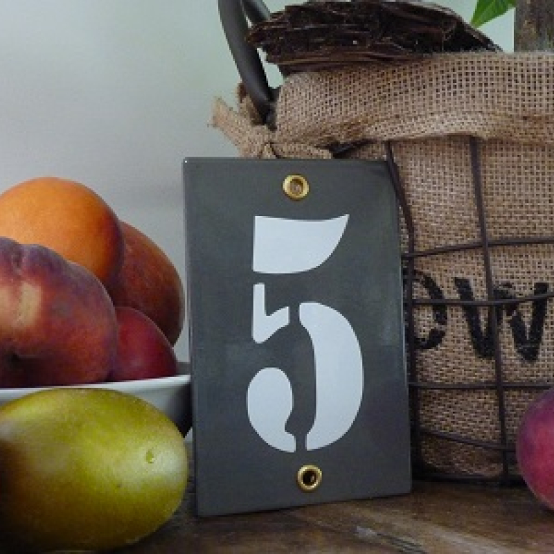 Huisnummer industrieel grijs 8x12