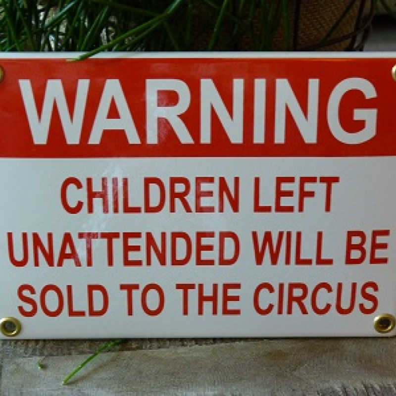 Emaille bord 'No trespassing'