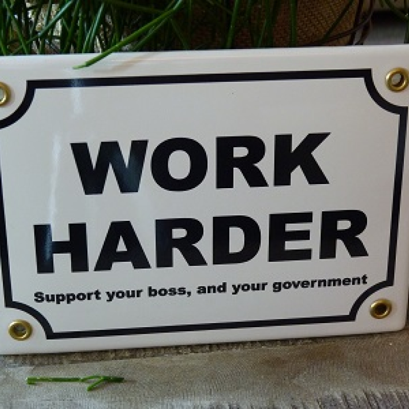 Emaille bord 'Work harder'