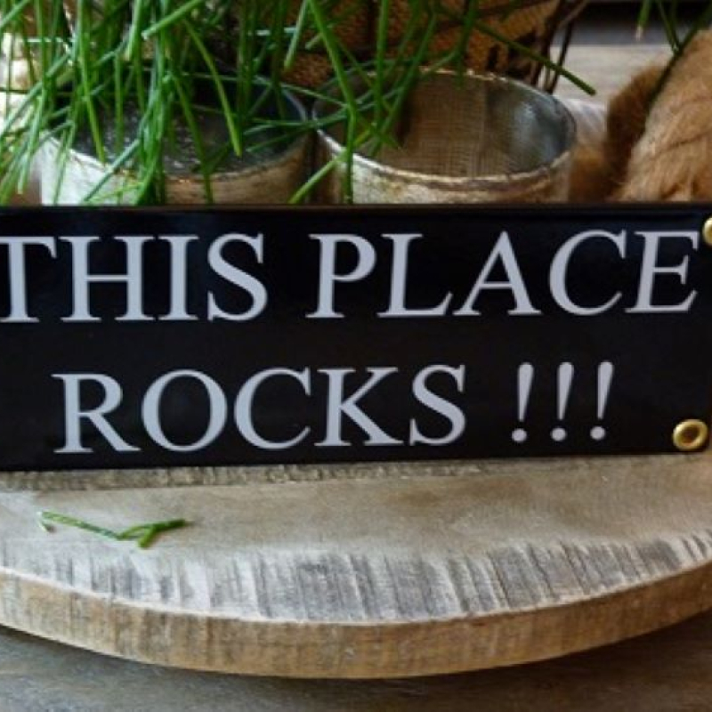 Emaille bord 'This place rocks'