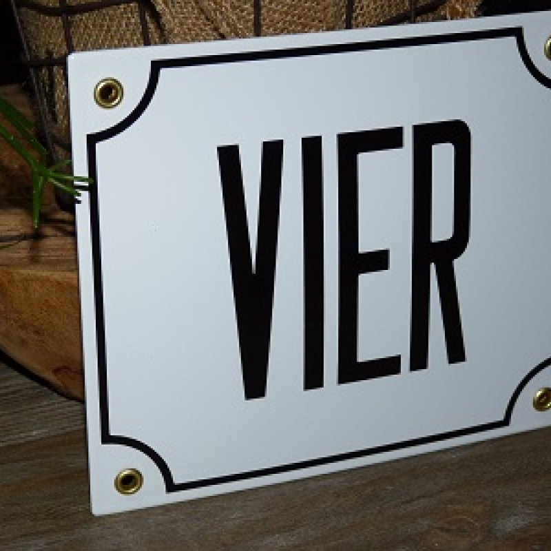 Huisnummerbord 18x15 nummers in letters 'VIER'
