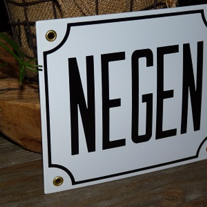 Huisnummerbord 18x15 nummers in letters 'NEGEN'