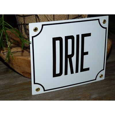 Huisnummerbord 18x15 nummers in letters 'DRIE' Huisnummerbord 18x15 nummers in letters 'DRIE'
